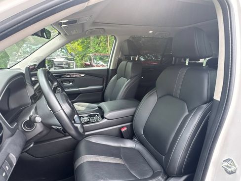 Used 2023 Honda Pilot Touring image 9