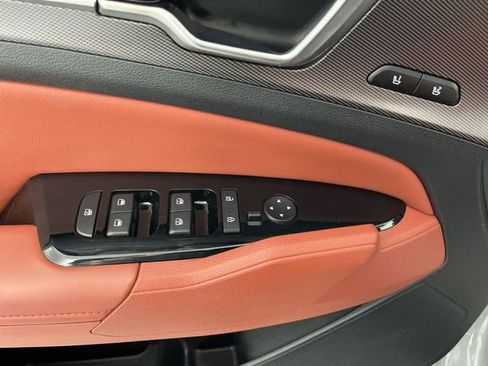 Used 2025 Kia Sportage SX image 32