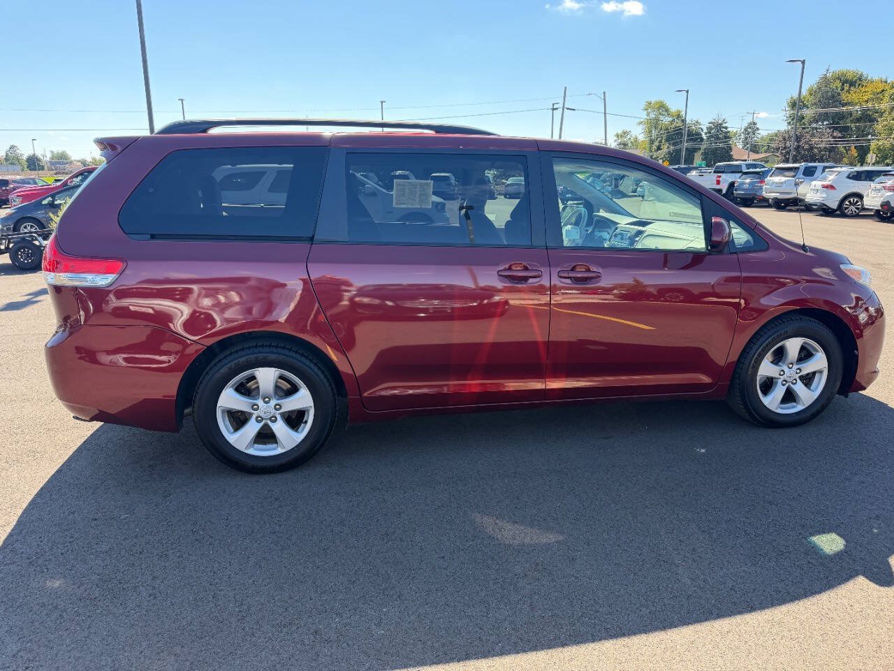 Used 2013 Toyota Sienna LE w/ Towing Pkg FWD image 6