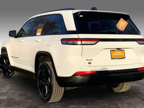 Certified 2023 Jeep Grand Cherokee Altitude image 11