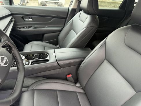 Used 2025 Nissan Murano SV AWD/4WD image 16
