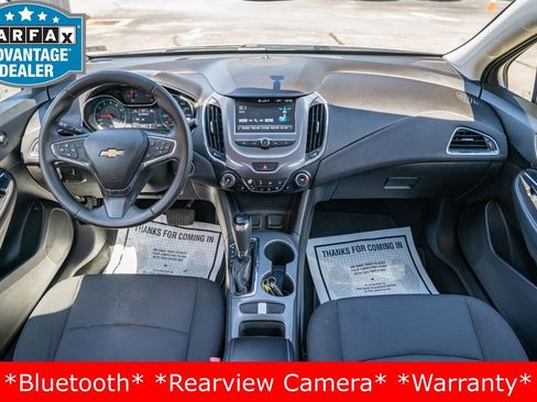 Used 2018 Chevrolet Cruze LT w/ Convenience Package image 18