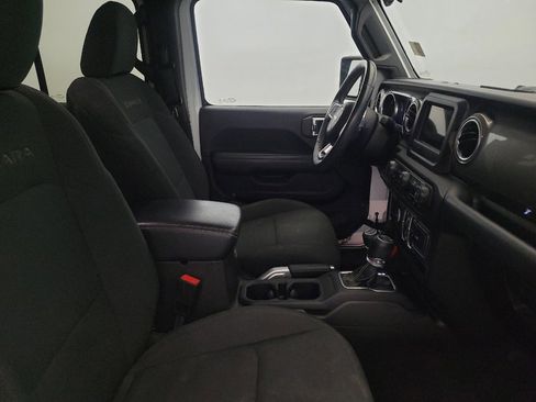 Used 2018 Jeep Wrangler Unlimited Sahara w/ Cold Weather Group image 21