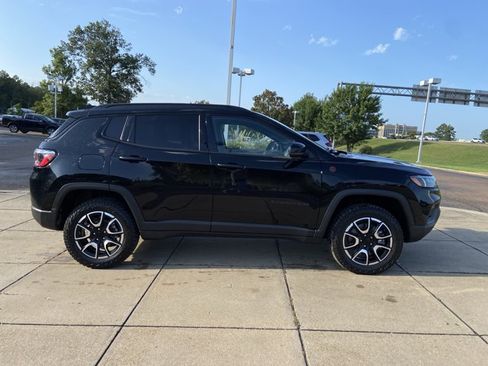 Used 2024 Jeep Compass Trailhawk AWD/4WD image 13