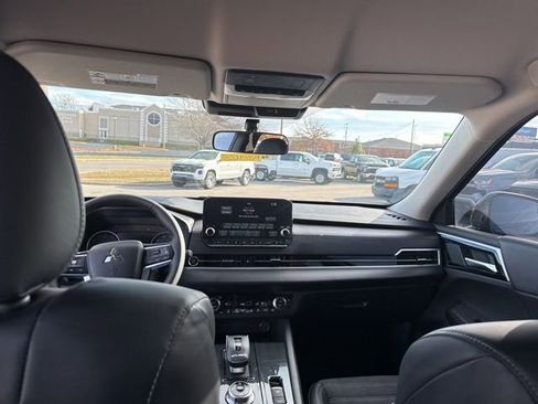 Used 2024 Mitsubishi Outlander SE Black Edition image 19