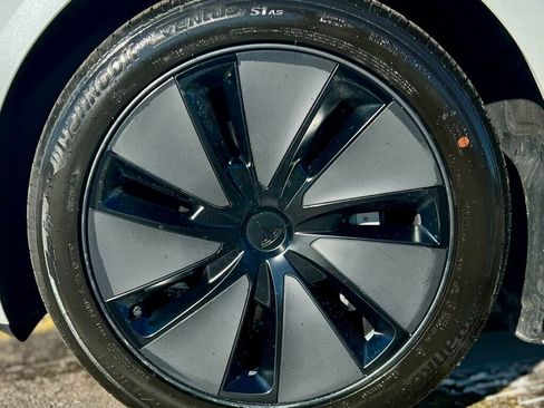 Used 2025 Tesla Model 3 Long Range image 29