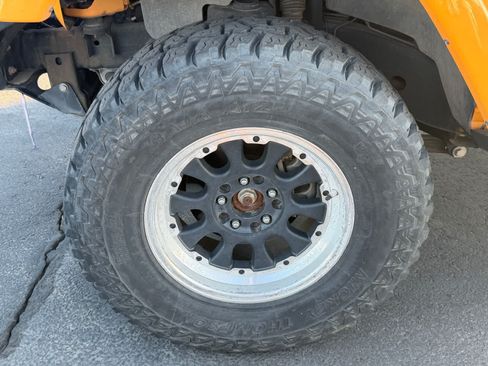 Used 2012 Jeep Wrangler Unlimited Rubicon w/ Connectivity Group AWD/4WD image 6