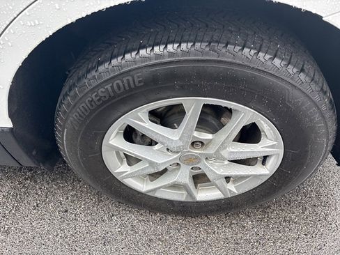 Used 2023 Chevrolet Equinox LT AWD/4WD image 14