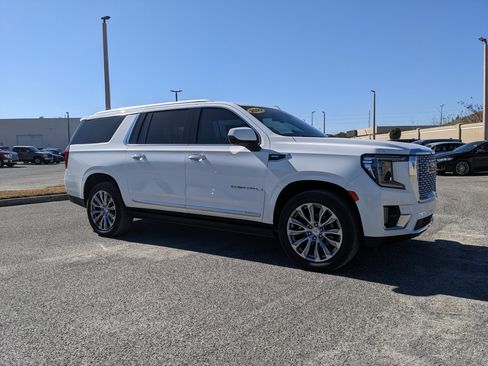 Used 2022 GMC Yukon XL Denali image 9