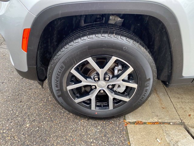 Used 2023 Jeep Grand Cherokee Limited AWD/4WD image 13