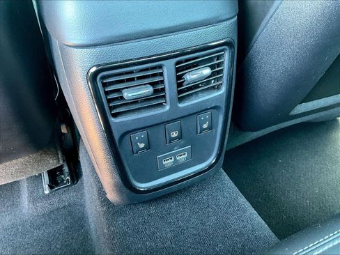 Used 2021 Chrysler 300 S w/ S Model Appearance Package RWD image 10
