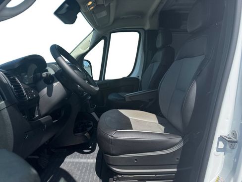 Used 2025 RAM ProMaster 2500 w/ Convenience Group FWD image 9