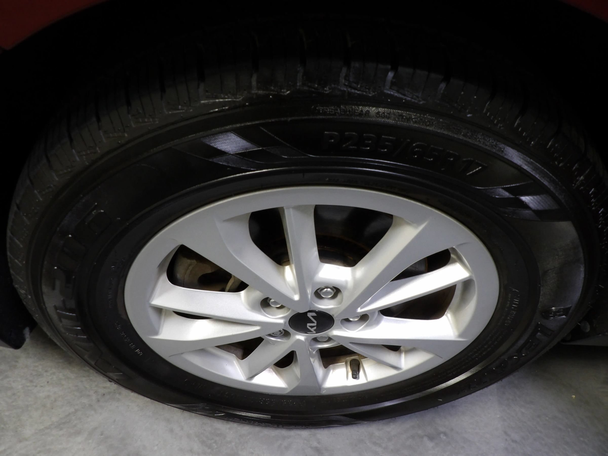 Used 2024 Kia Carnival LX FWD image 28