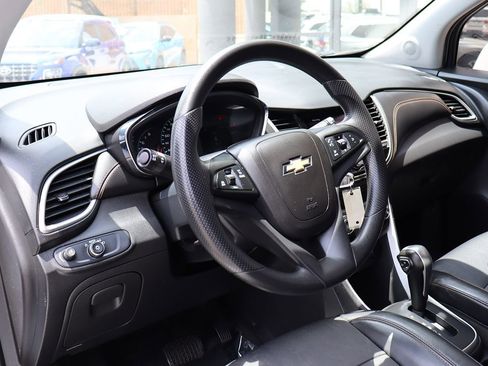 Used 2021 Chevrolet Trax LT AWD/4WD image 39