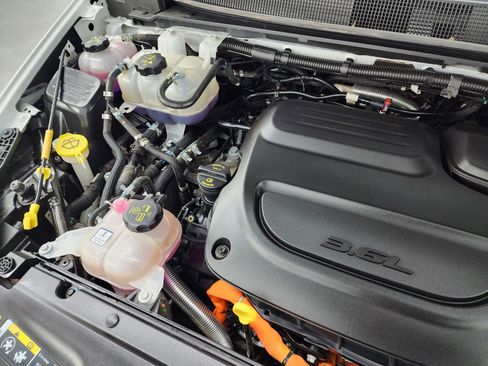 Used 2024 Chrysler Pacifica Limited image 22