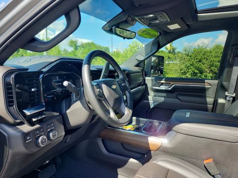 Used 2024 Chevrolet Silverado 2500 High Country w/ High Country Premium Package AWD/4WD image 18