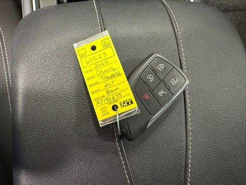 Used 2024 Chevrolet Traverse LT image 34