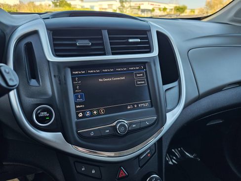 Used 2020 Chevrolet Sonic LT FWD image 33