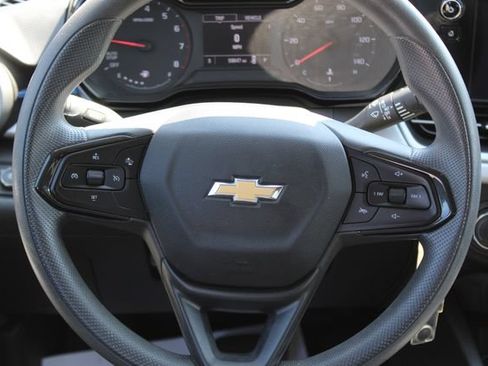 Used 2024 Chevrolet Trax LS w/ LS Convenience Package FWD image 13