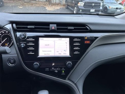 Used 2019 Toyota Camry SE image 16