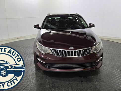Used 2018 Kia Optima EX w/ Premium Package image 2
