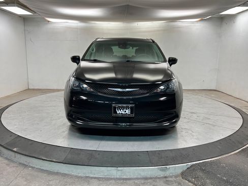 Certified 2023 Chrysler Voyager LX image 8