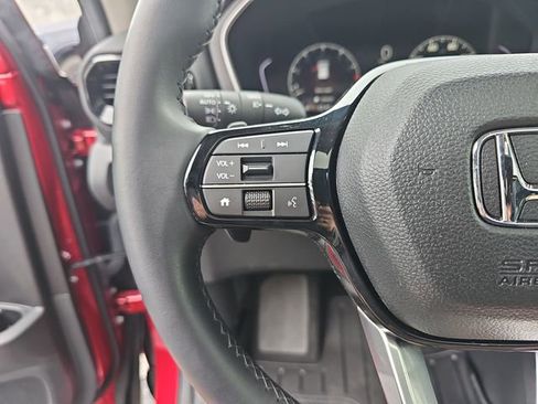 Used 2025 Honda Pilot Touring image 19