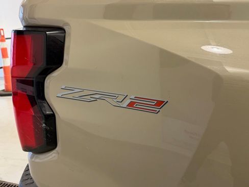 Used 2024 Chevrolet Colorado ZR2 w/ ZR2 Convenience Package III image 3