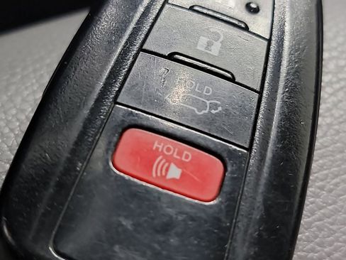 Used 2021 Toyota Highlander XLE image 32