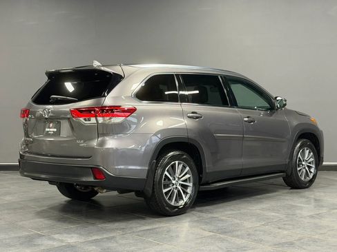 Used 2019 Toyota Highlander XLE image 5
