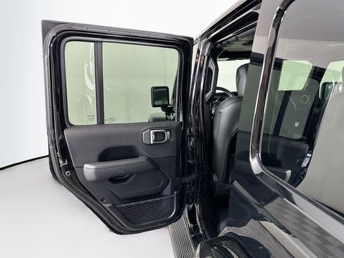 Used 2023 Jeep Wrangler Unlimited Sahara w/ Cold Weather Group AWD/4WD image 25