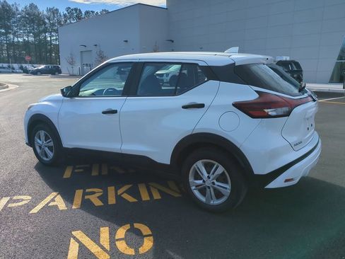 Used 2021 Nissan Kicks S image 6