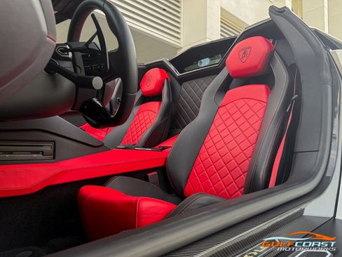 Used 2018 Lamborghini Aventador S image 23