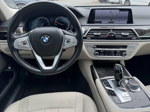 Used 2018 BMW 740i image 13