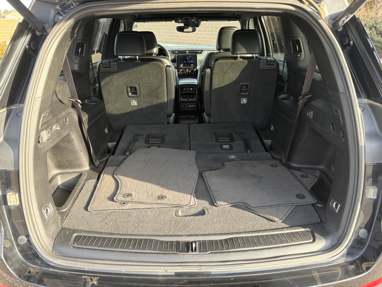 Used 2023 Jeep Grand Cherokee L Laredo AWD/4WD image 29