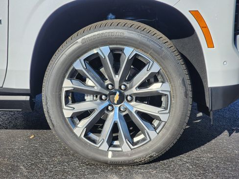 New 2026 Chevrolet Suburban High Country image 6