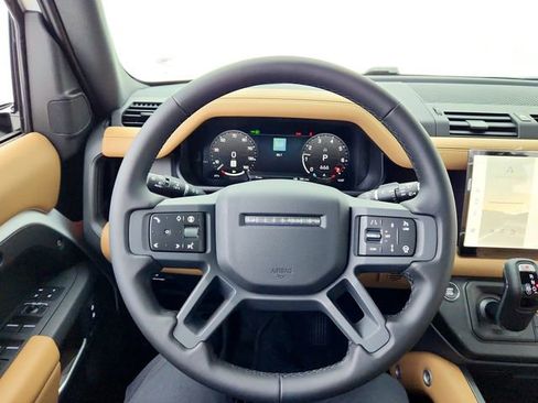 Used 2025 Land Rover Defender 110 X-Dynamic SE image 25