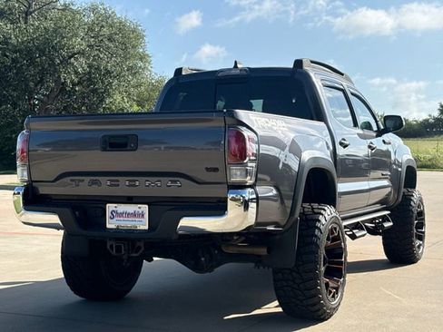 Used 2022 Toyota Tacoma TRD Off-Road AWD/4WD image 9