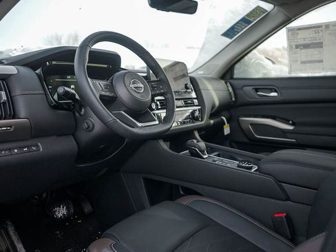 New 2025 Nissan Pathfinder Platinum image 19