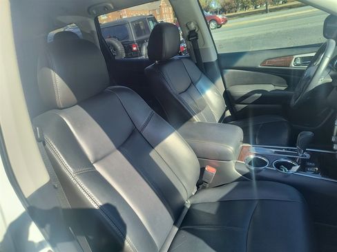 Used 2014 Nissan Pathfinder SL w/ SL Tech Package image 22