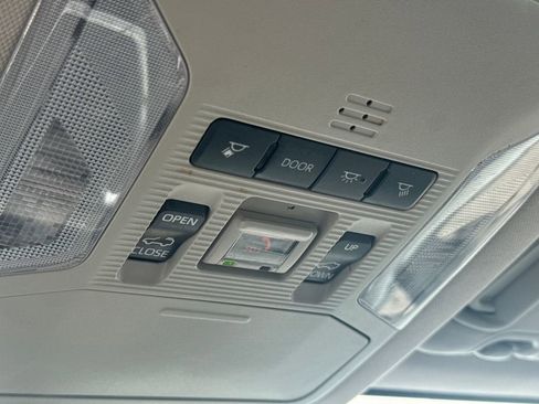 Used 2022 Toyota RAV4 XLE image 32