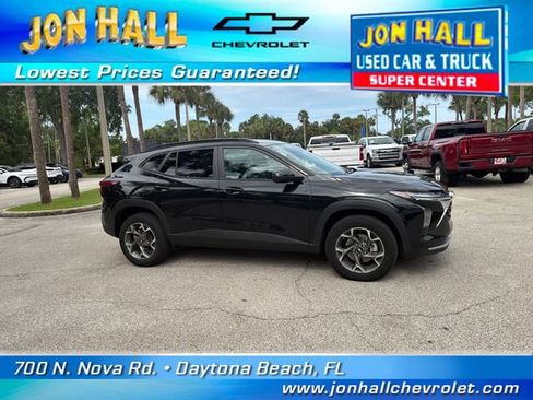 Used 2025 Chevrolet Trax LT FWD image 18