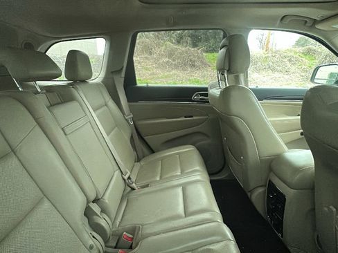 Used 2017 Jeep Grand Cherokee Limited w/ Luxury Group II image 11