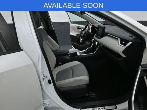 Used 2021 Toyota RAV4 XLE Premium AWD/4WD image 35