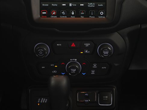 Used 2022 Jeep Renegade Latitude w/ Convenience Group AWD/4WD image 15