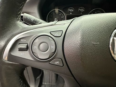Used 2018 Buick Enclave Essence FWD image 15