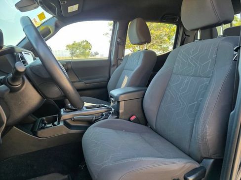 Used 2018 Toyota Tacoma TRD Sport AWD/4WD image 26