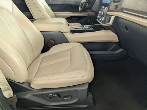 Used 2024 Ford Expedition Limited image 37