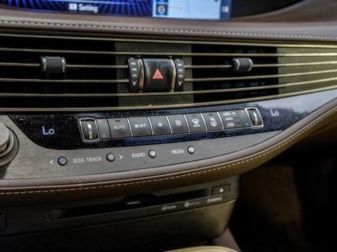 Used 2018 Lexus LS 500 w/ Accessory Package (Z1) RWD image 35