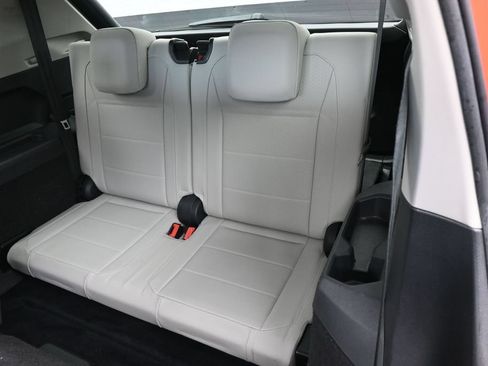Used 2019 Volkswagen Tiguan SE w/ Panoramic Sunroof Package FWD image 32